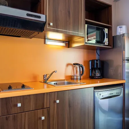 Lägenhet T2 Dans Un Chateau A Jausiers, Piscine Et Sauna, Ideal Pour 4 Personnes - Fr-1-165b-42 *